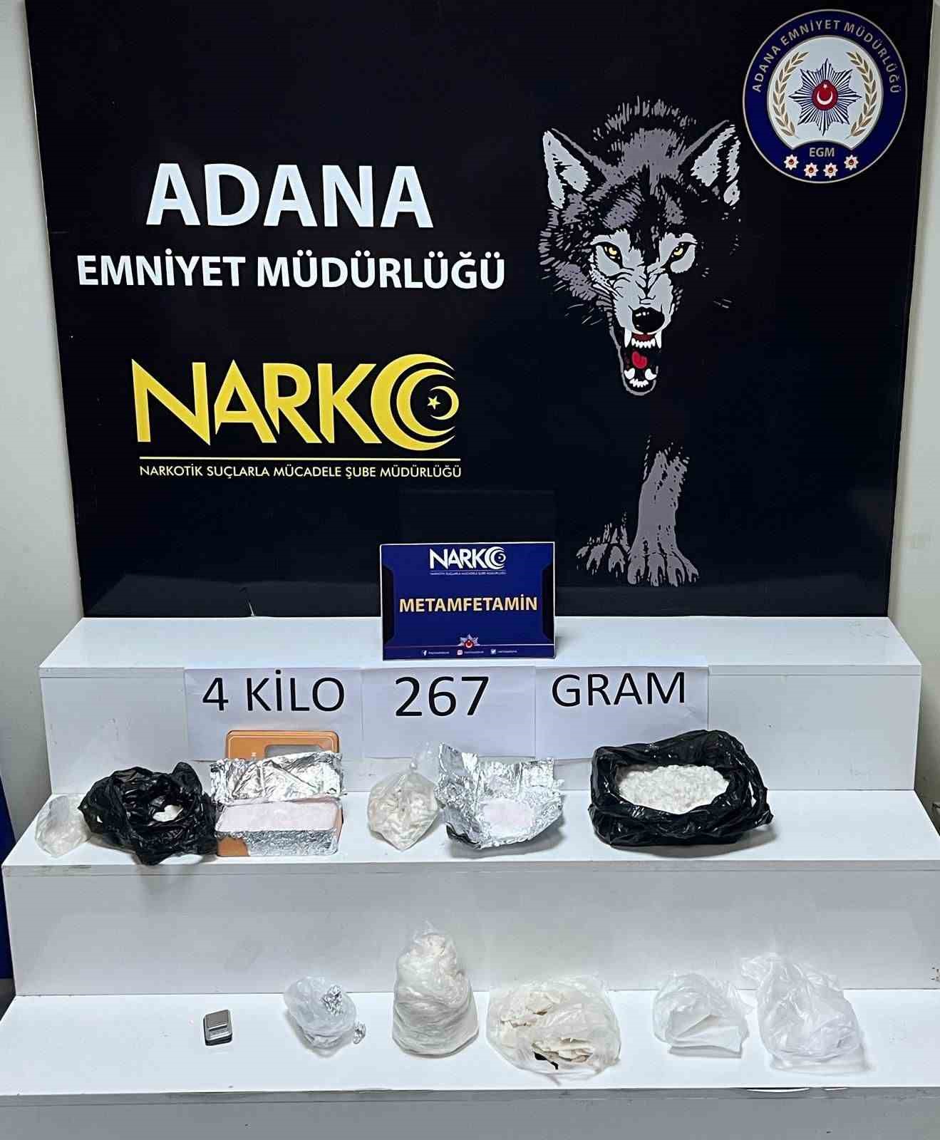 Adana&rsquo;da 4 kilo metamfetamin yakalattılar, "Kahve i&ccedil;iyorduk" savunması yaptılar
