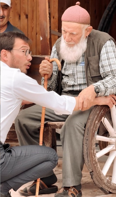 Babasının oğlu, yine gönüllere dokundu