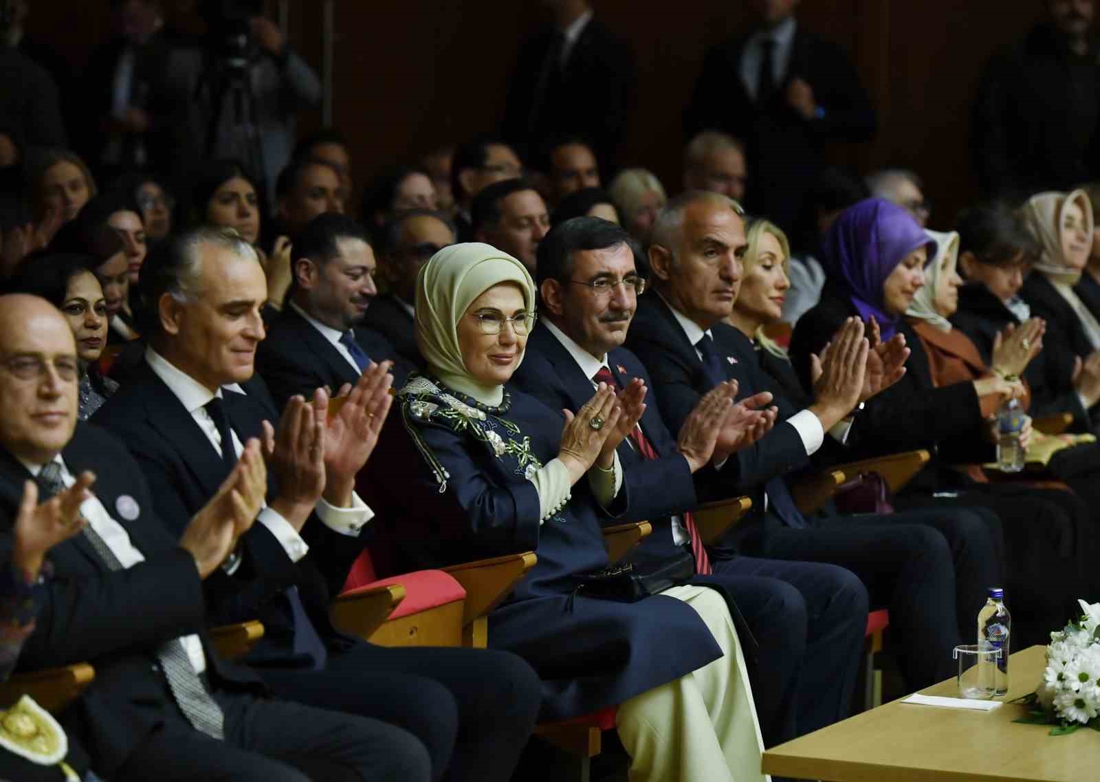 Emine Erdoğan, Gazze’ye destek için düzenlenen flamenko gösterisine katıldı
