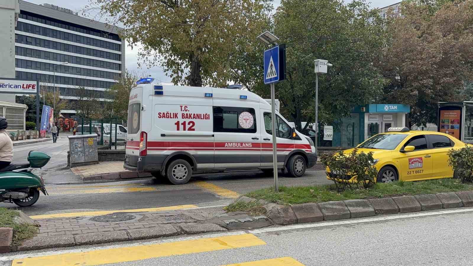 Edirne&rsquo;de otomobil yaya ge&ccedil;idinde kadına &ccedil;arptı
