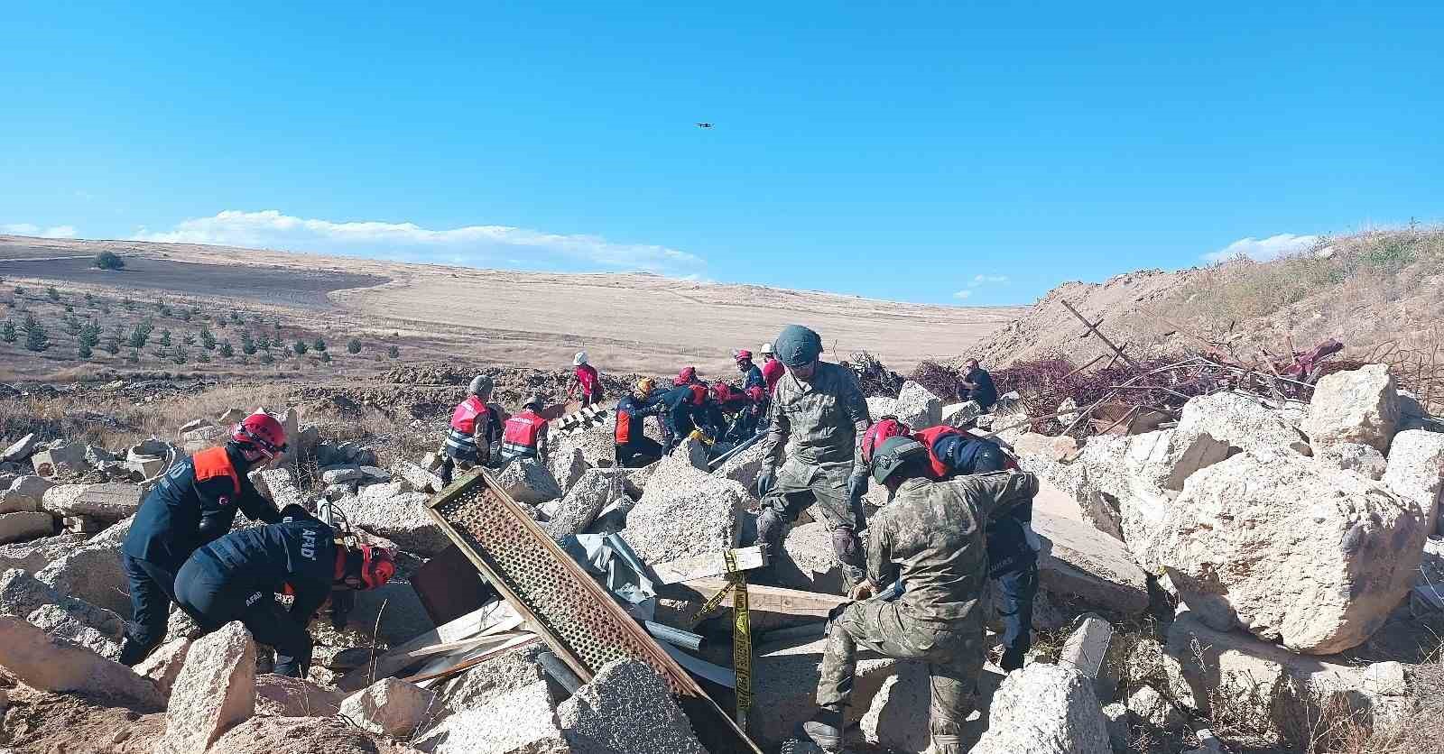 Bayburt&rsquo;ta 5,9 b&uuml;y&uuml;kl&uuml;ğ&uuml;nde deprem tatbikatı yapıldı
