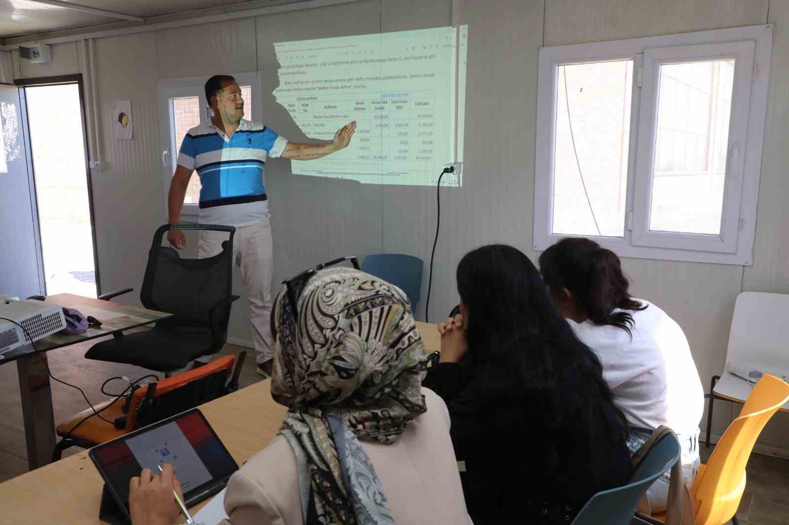 Hatay Büyükşehir Belediyesi, özel gereksinimli bireylere ön muhasebe kursu verecek
