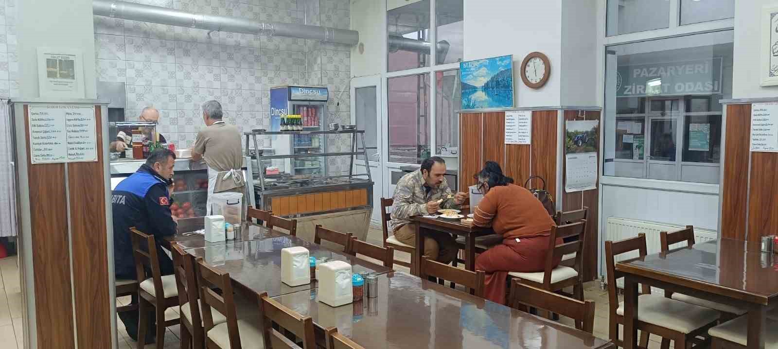 CHP&rsquo;li belediye sahip &ccedil;ıkmadığı aileye yardım eli
