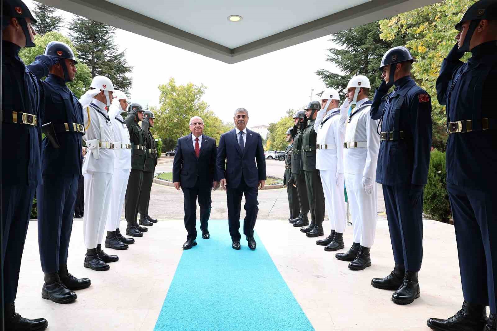 Bakan Güler, Azerbaycan Savunma Bakanı Hasanov ile bir araya geldi