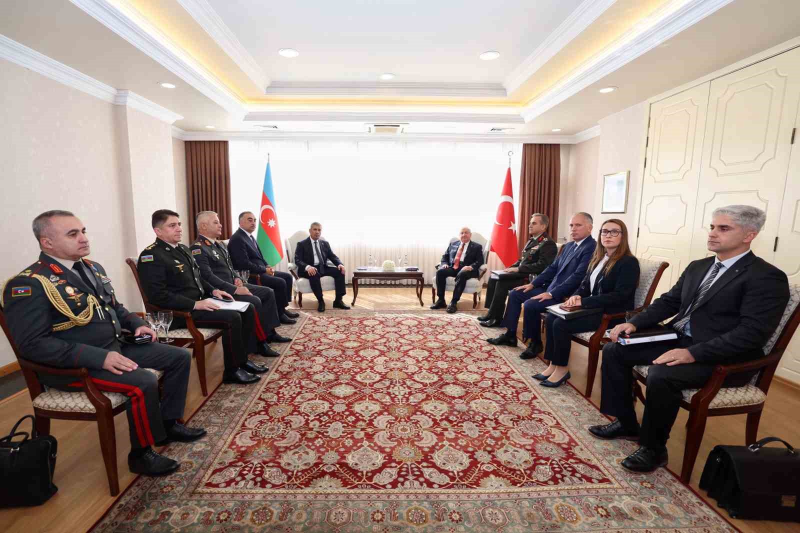 Bakan G&uuml;ler, Azerbaycan Savunma Bakanı Hasanov ile bir araya geldi
