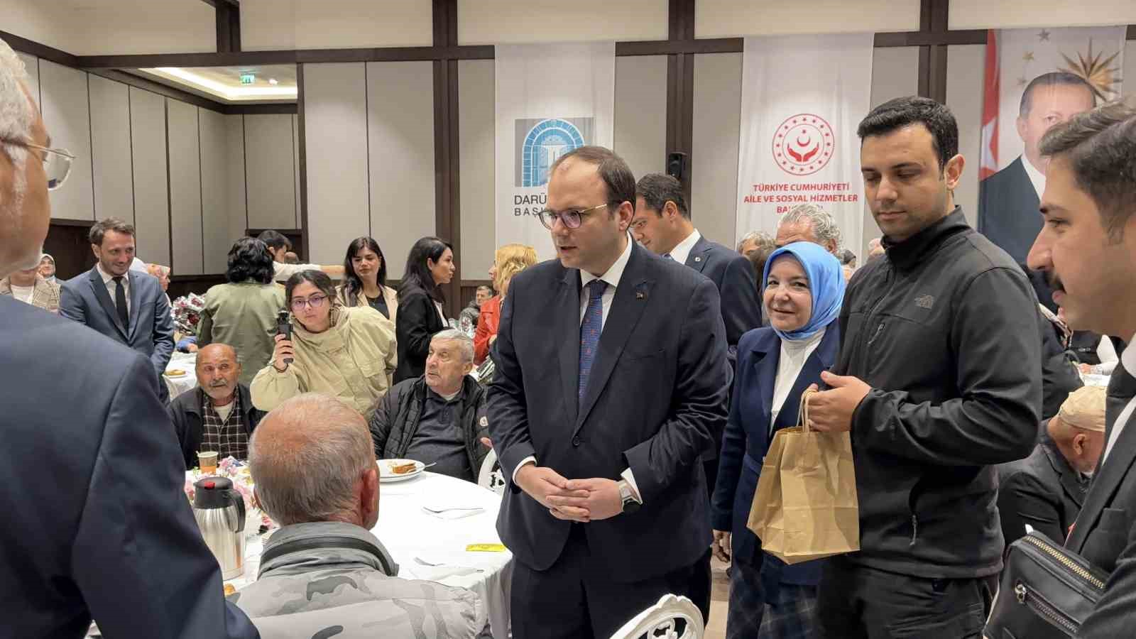 Darülaceze Sosyal Yaşam Şehri&rsquo;nde Dünya Yaşlılar Günü kutlandı