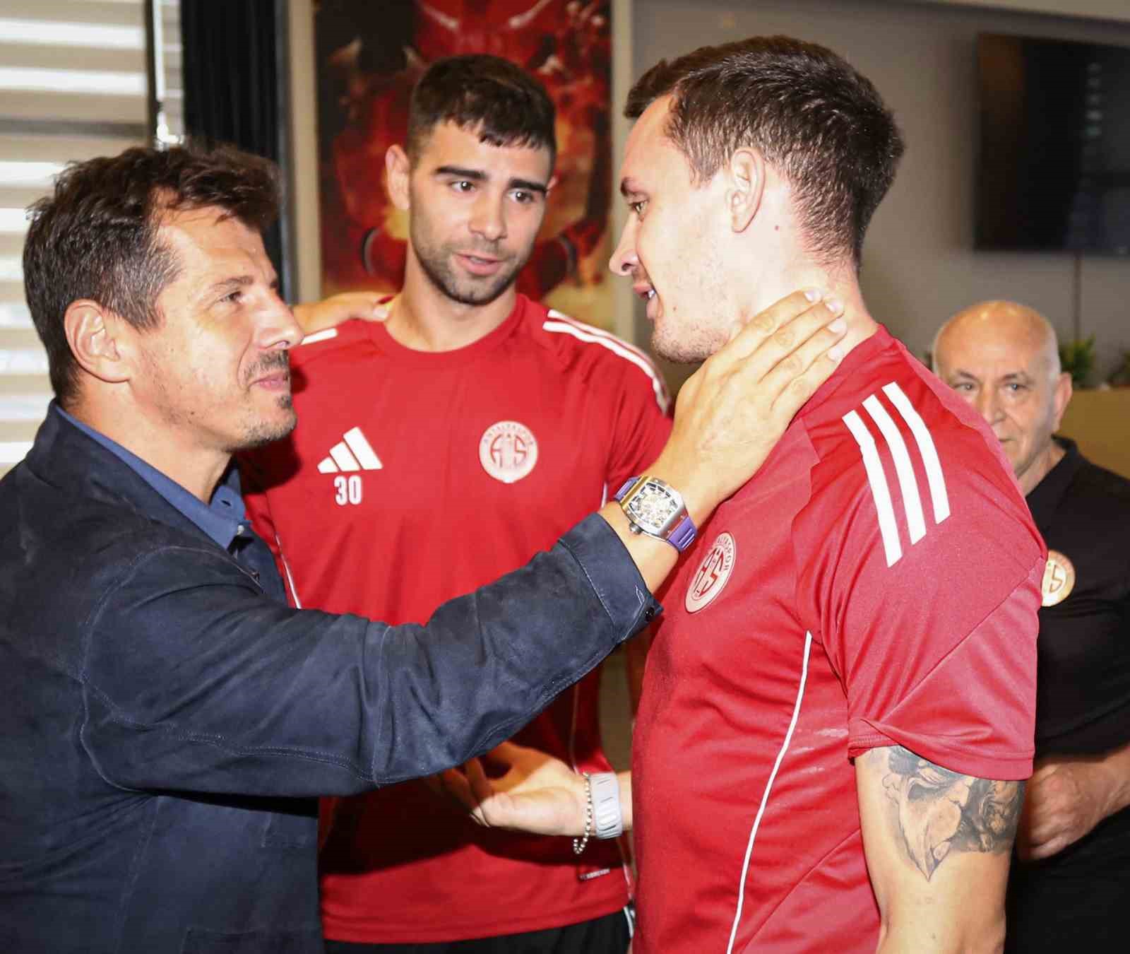 Emre Belözoğlu: "Antalyaspor her zaman kalbimde özel bir yerde olacak"
