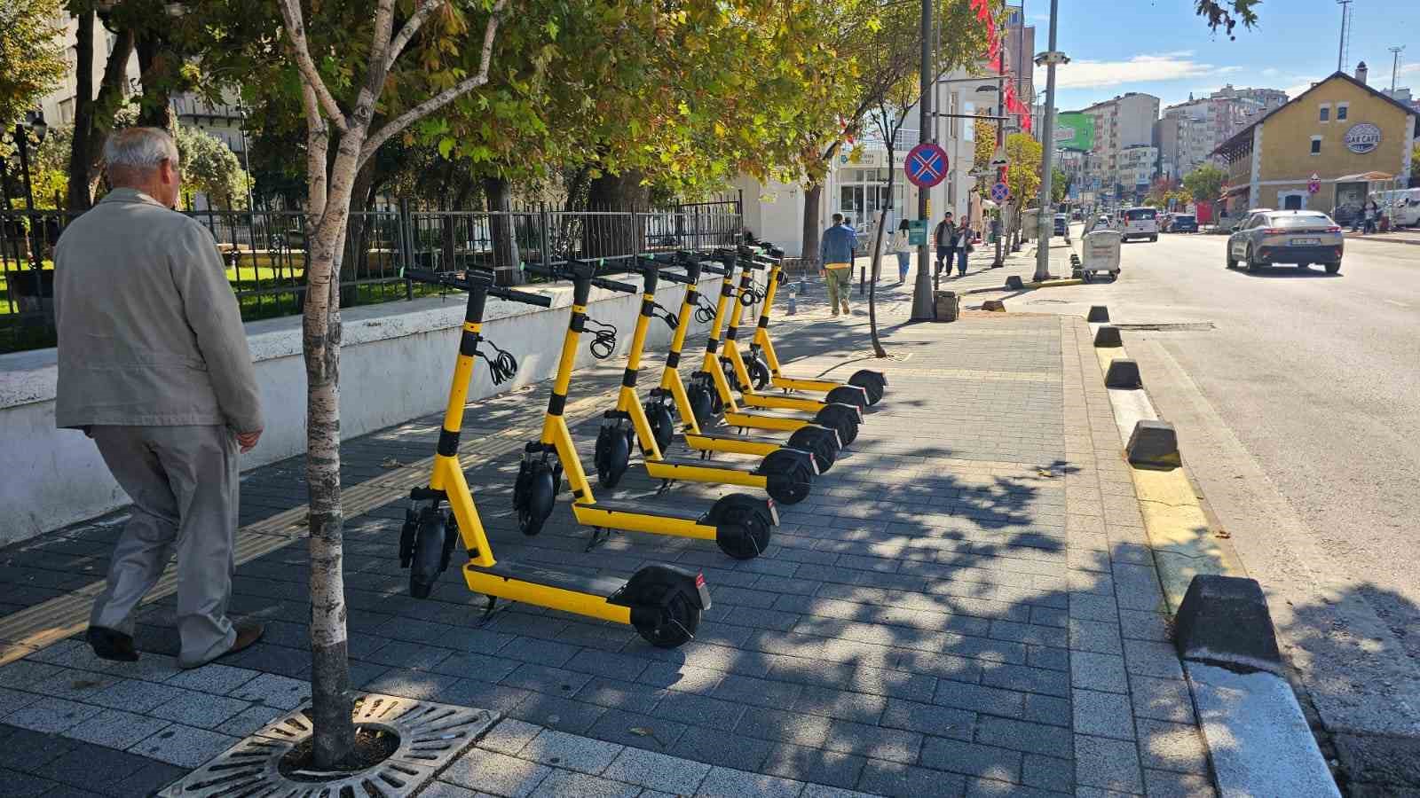 Bandırma&rsquo;da e-scooter sorunu büyüyor