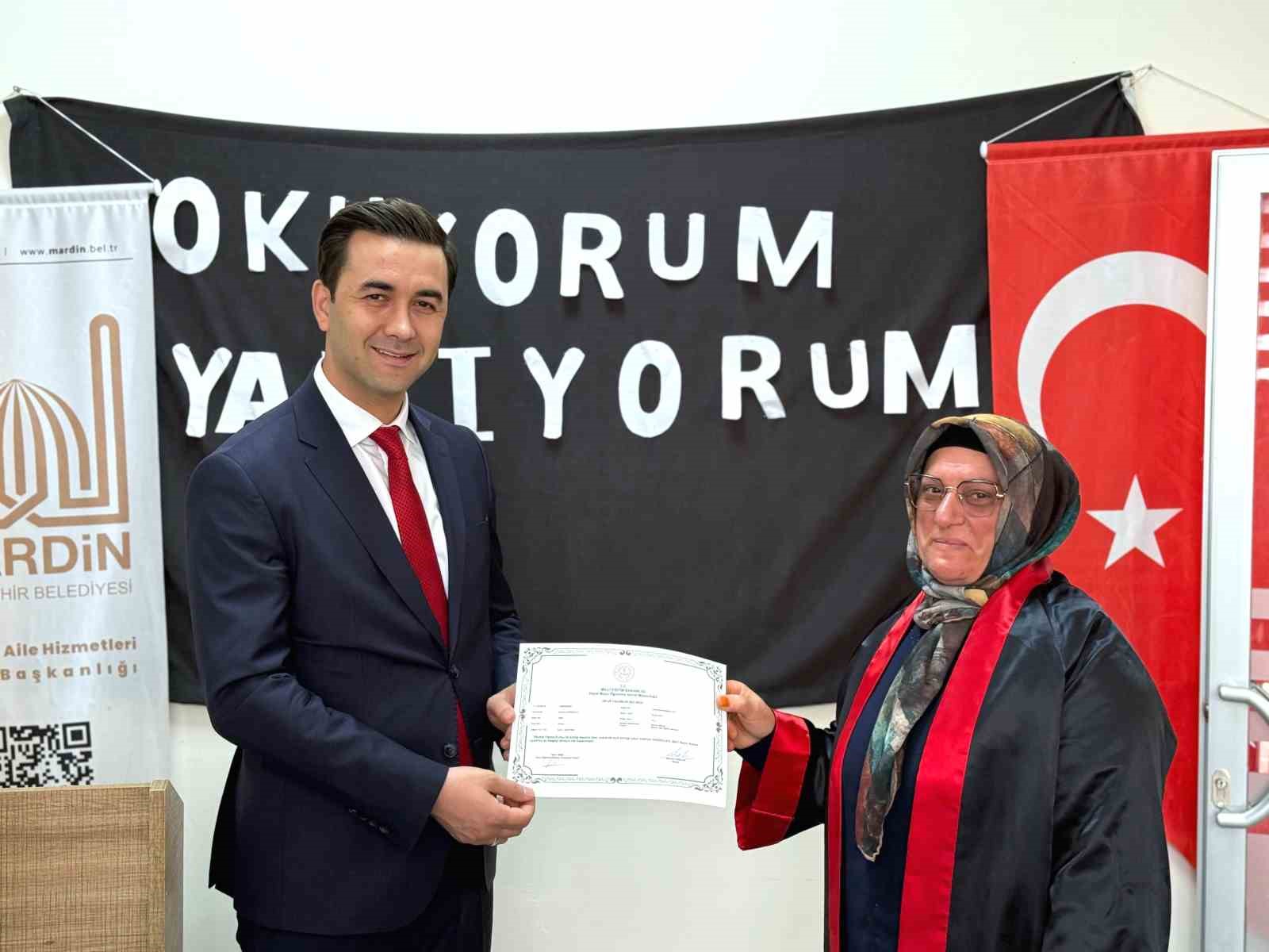 Midyat’ta okuma yazma kursunu tamamlayan kursiyerlere sertifika verildi