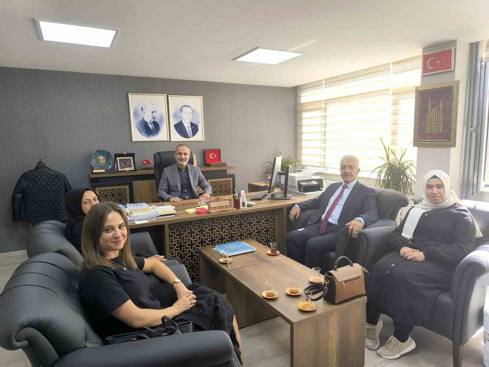 K&uuml;tahya Ahteri İmam Hatip Ortaokulu&rsquo;nun Erasmus projesi tanıtıldı
