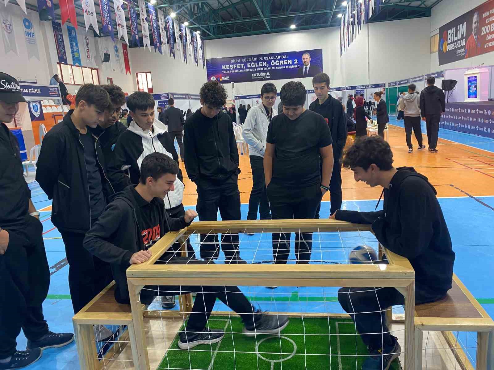 Pursaklar&rsquo;da 2. Bilim Şenliği &ouml;ğrencilerin keşfederek &ouml;ğrenmesini sağlıyor
