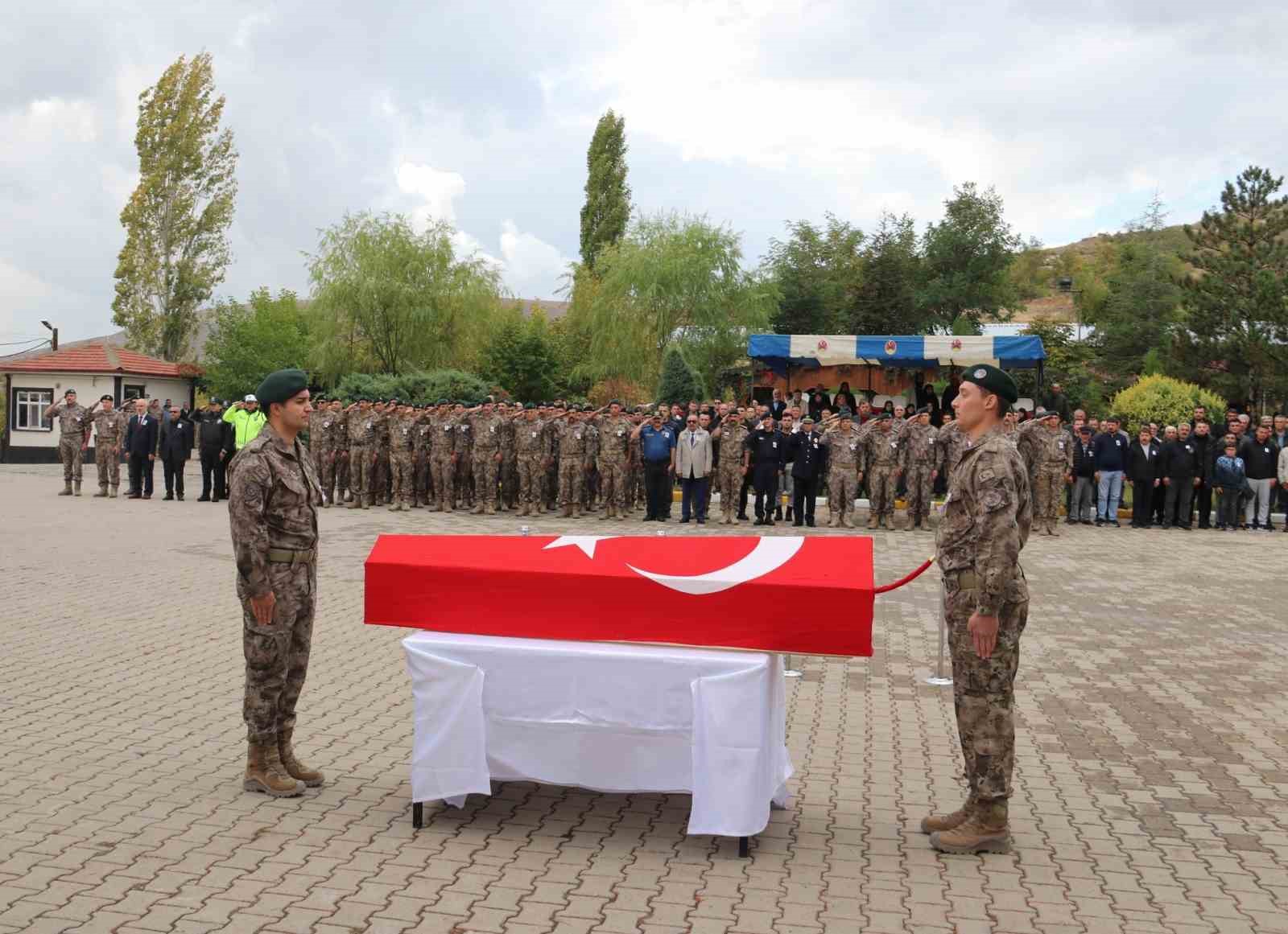 Hastalığı nedeniyle hayatını kaybeden polis memuru son yolculuğuna uğurlandı