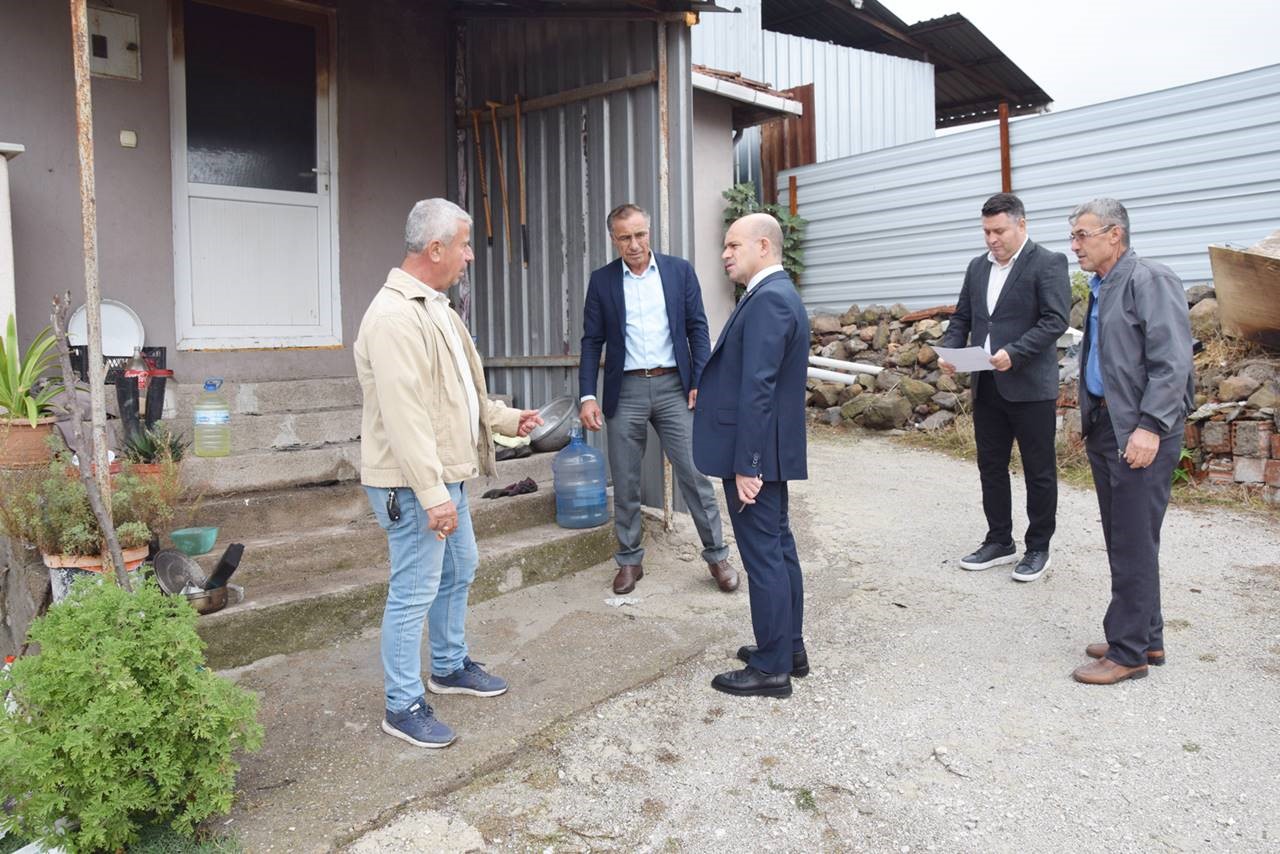 Kaymakam Nebioğlu, evi yanan aileyi ziyaret etti
