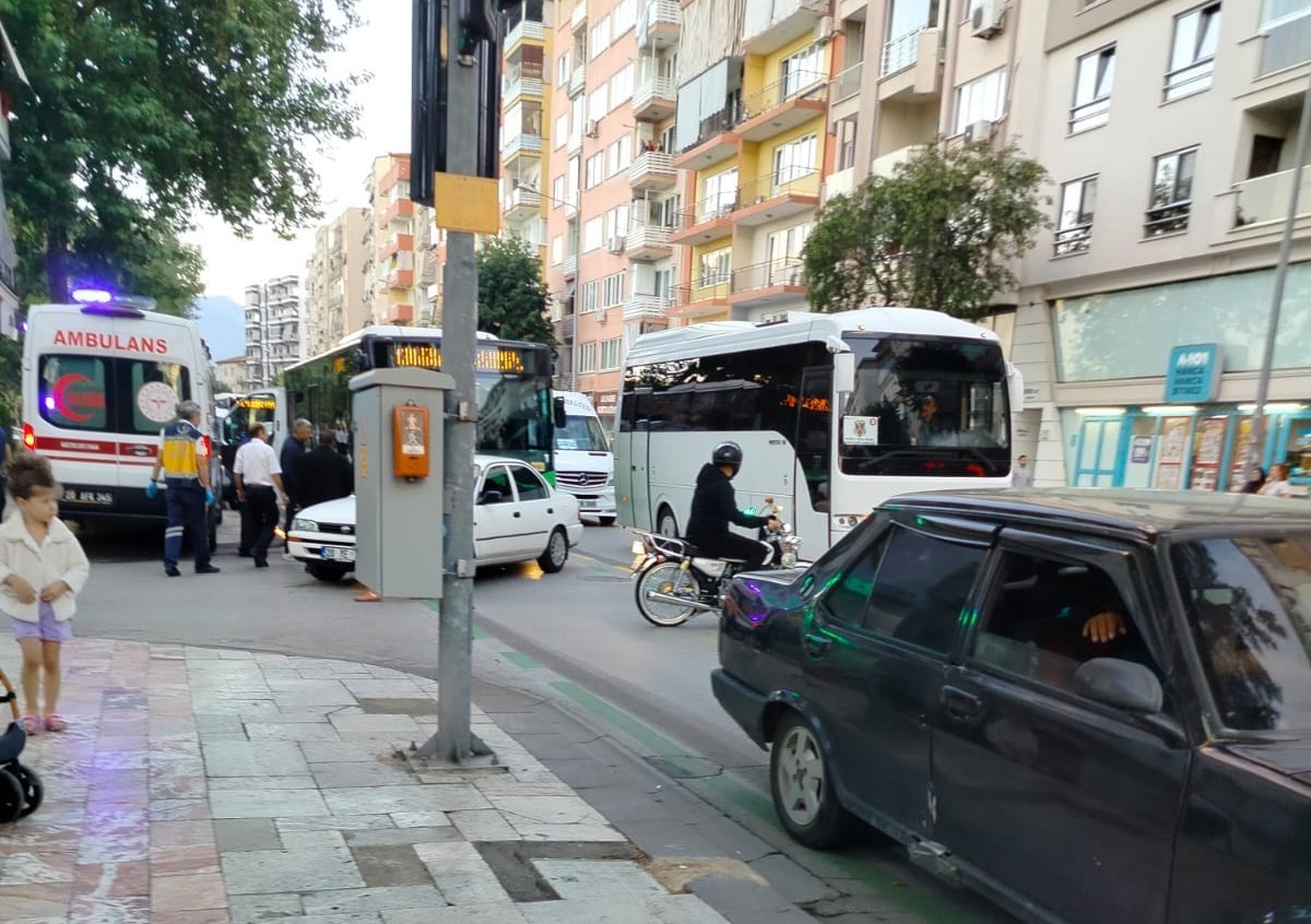 İstiklal Caddesi&rsquo;nde yine otob&uuml;s kazası
