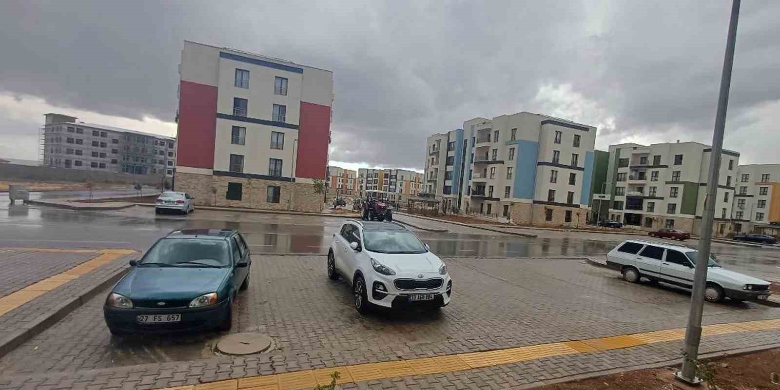 Araban’da etkili olan yağış çiftçileri mutlu etti