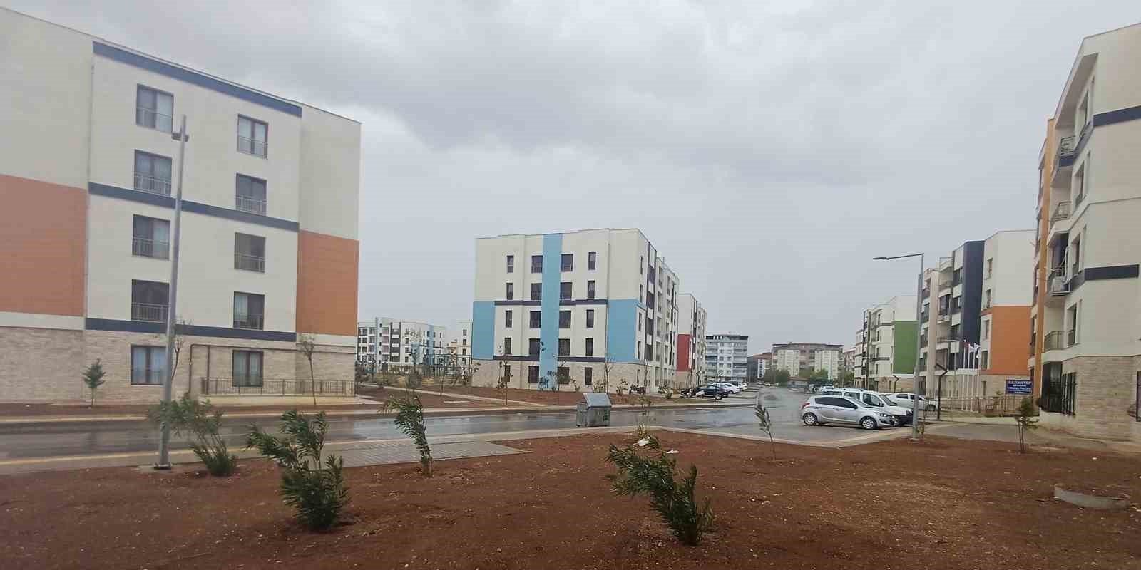 Araban&rsquo;da etkili olan yağış &ccedil;ift&ccedil;ileri mutlu etti
