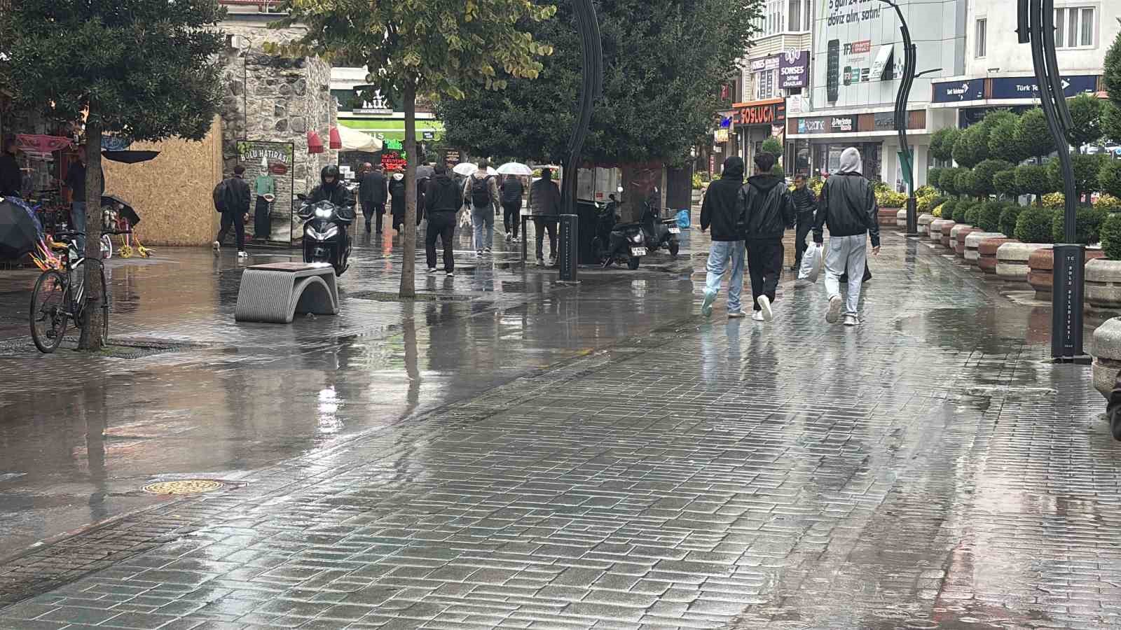 Bolu&rsquo;da yağmur etkili oldu
