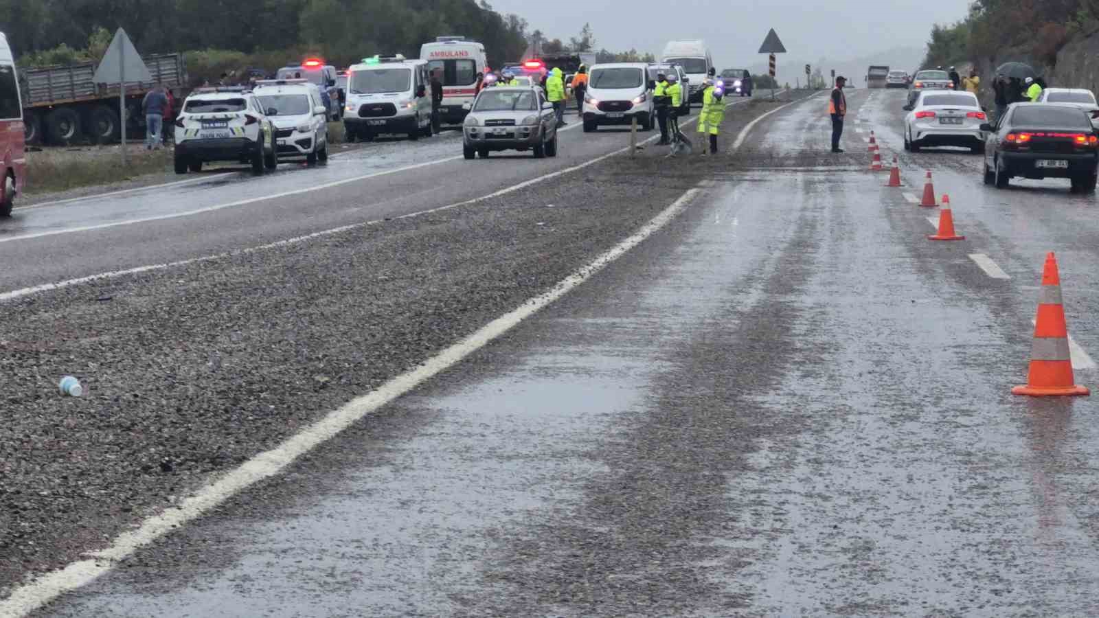 Bartın’da tır yoldan çıktı: 1 ölü, 2 yaralı
