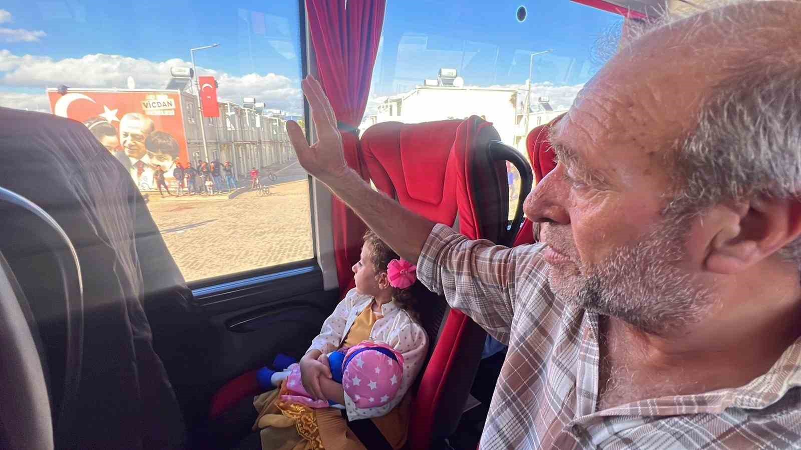 Suriyelilerin  &uuml;lkelerine geri d&ouml;n&uuml;ş&uuml; s&uuml;r&uuml;yor
