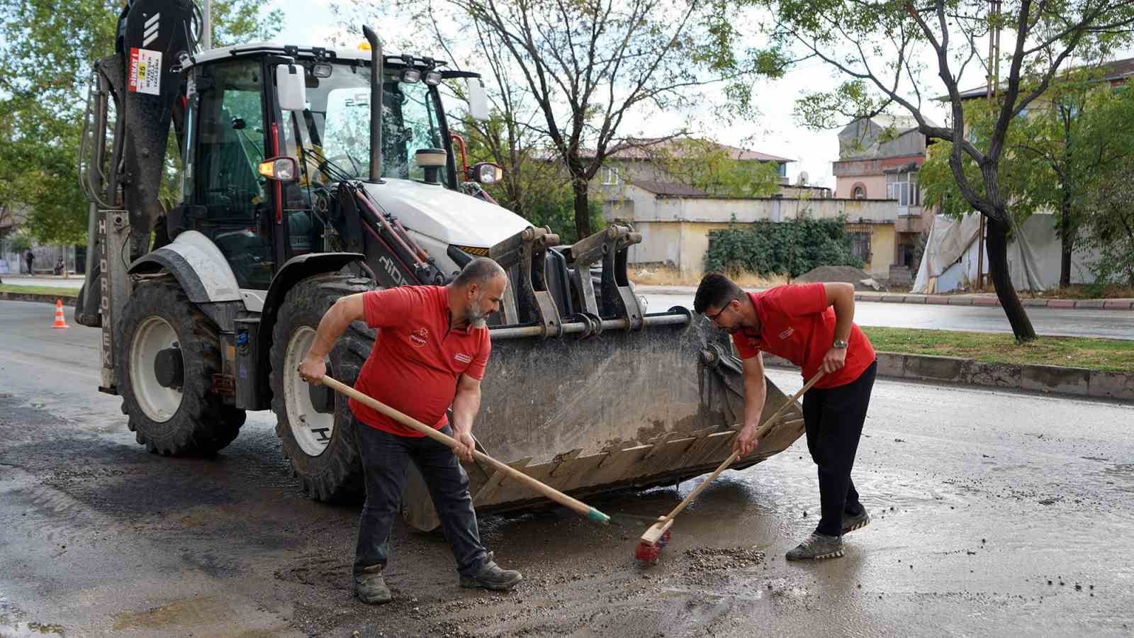 Kahramanmaraş’ta yağış sonrası temizlik