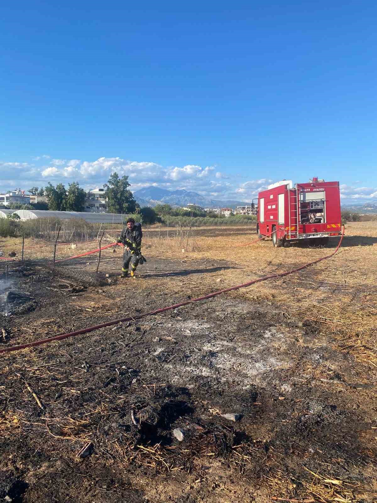 Serik’te ahırda çıkan yangında 1 koyun telef oldu