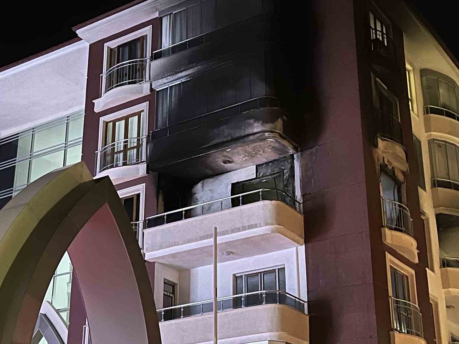Konya’da apartmandan alevler yükseldi