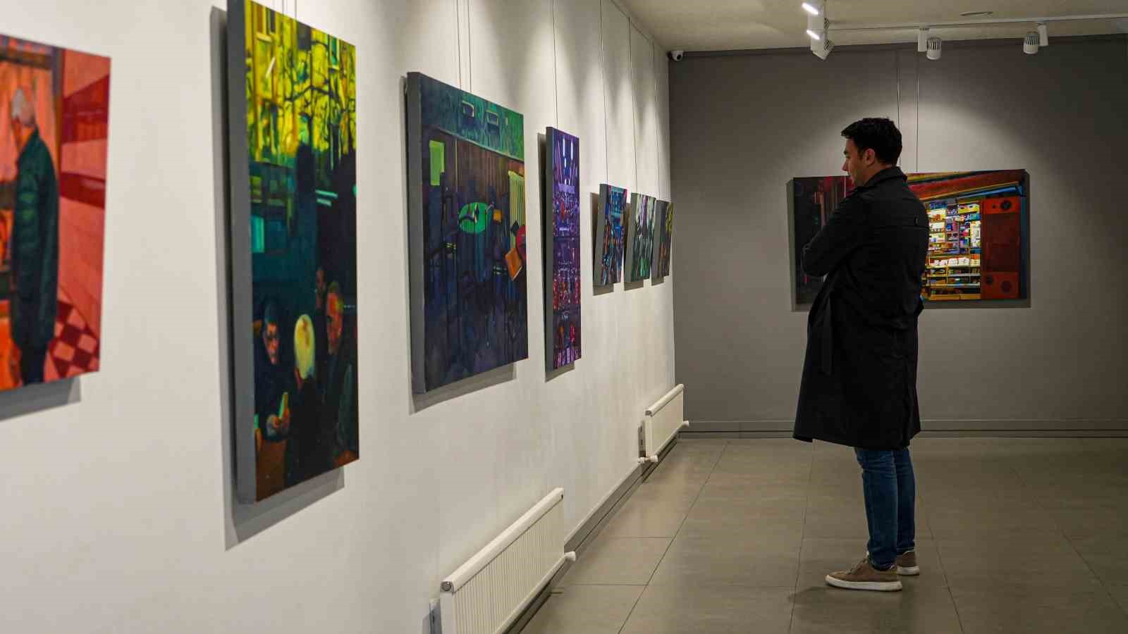 Ankara&rsquo;nın g&ouml;r&uuml;nmeyen renkleri g&uuml;n y&uuml;z&uuml;ne &ccedil;ıkıyor: "Gri" sergisi sanatseverlerle buluşuyor
