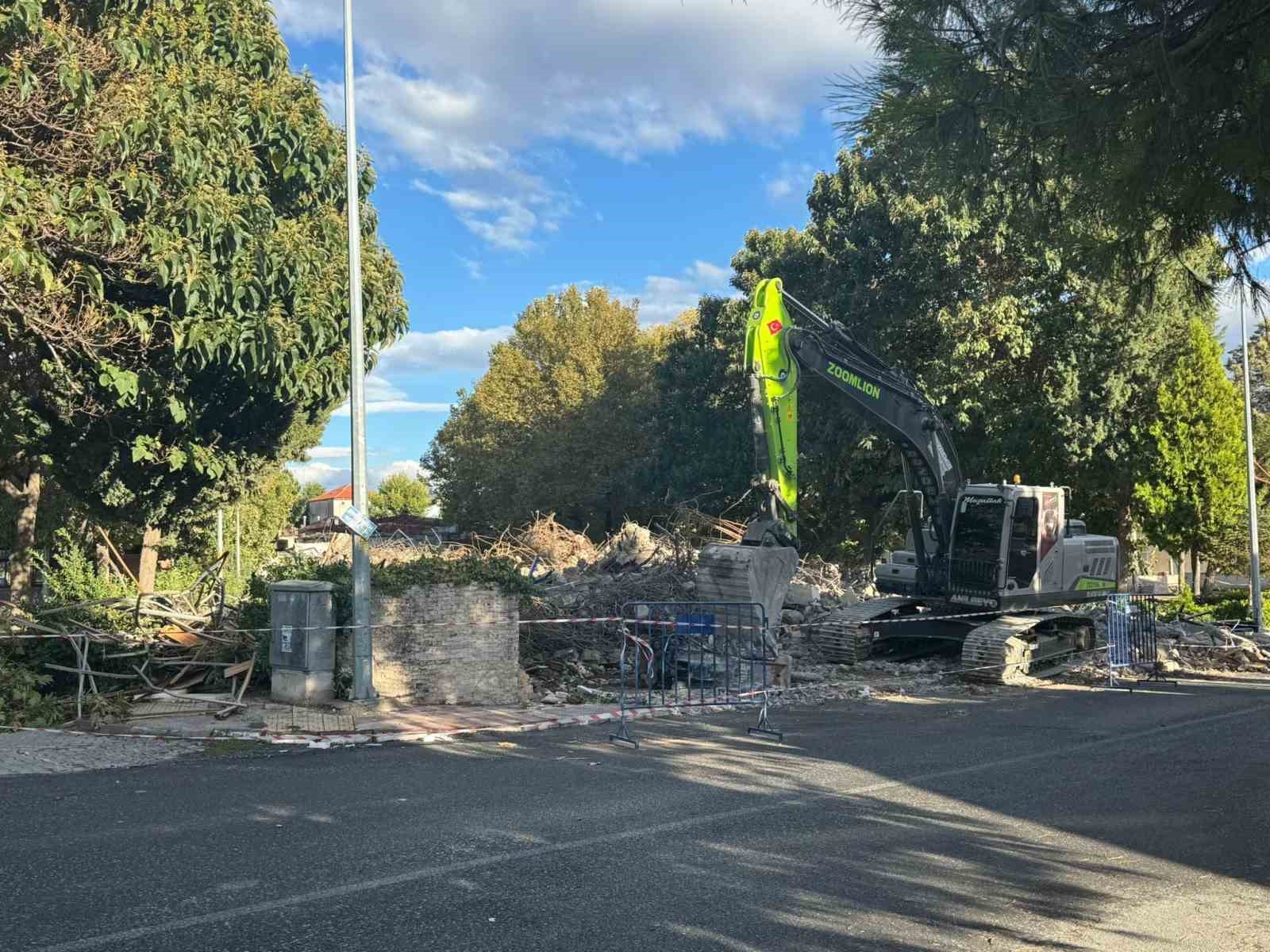 Belediye iş merkezini yıkan CHP’li Başkan ifadeye çağırıldı