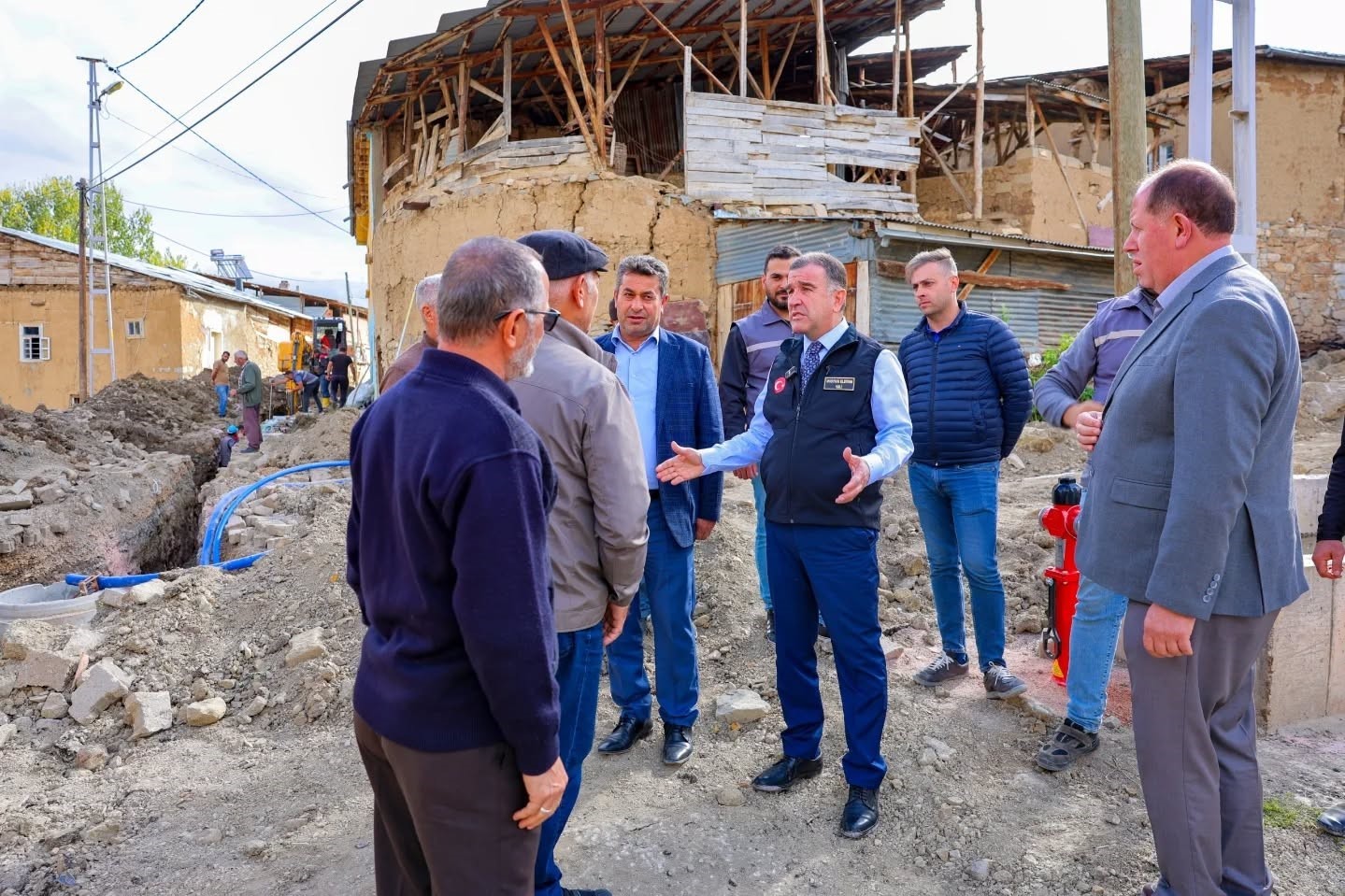 Köylerde altyapı ve ulaşım çalışmaları devam ediyor