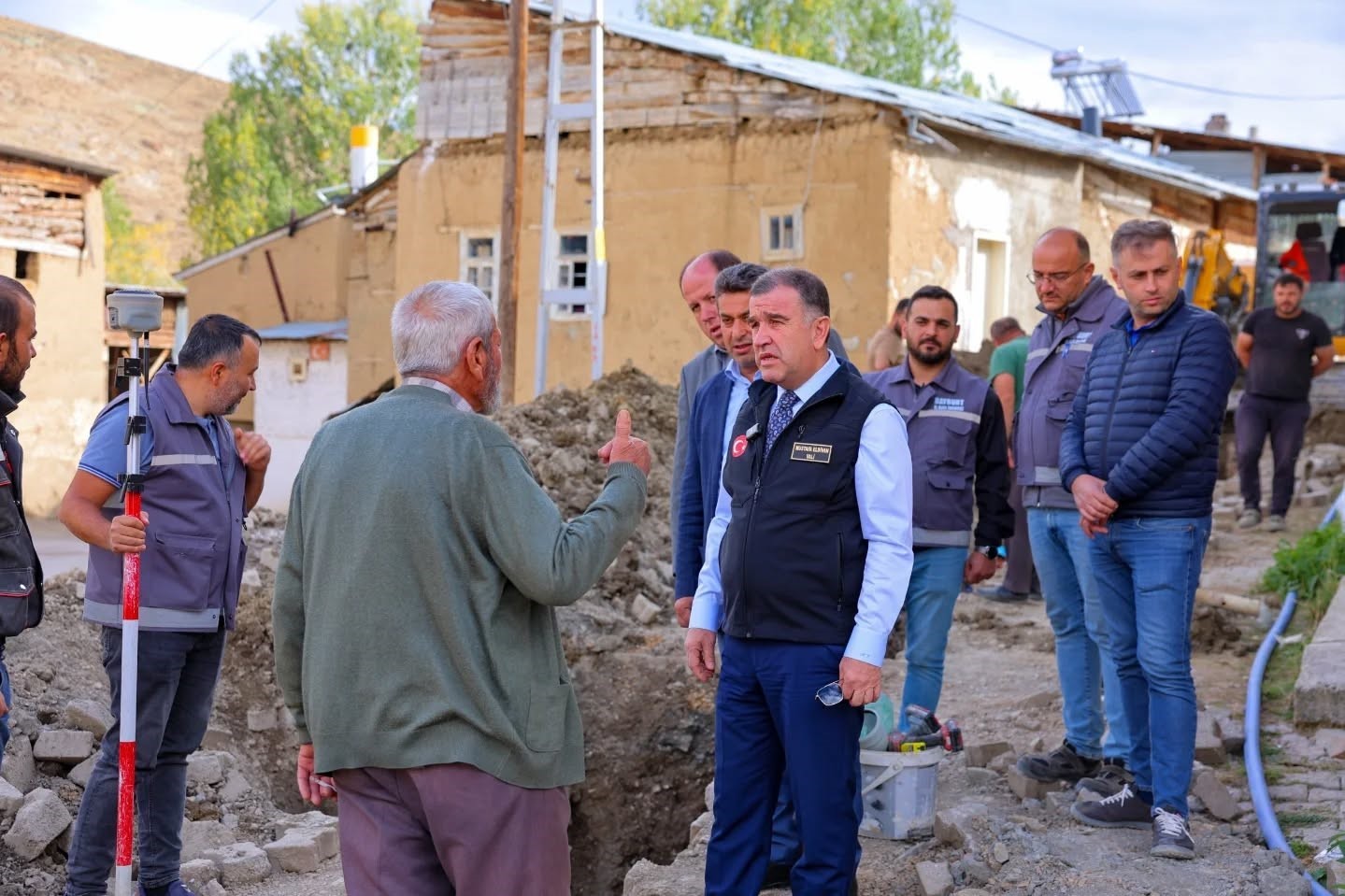 K&ouml;ylerde altyapı ve ulaşım &ccedil;alışmaları devam ediyor
