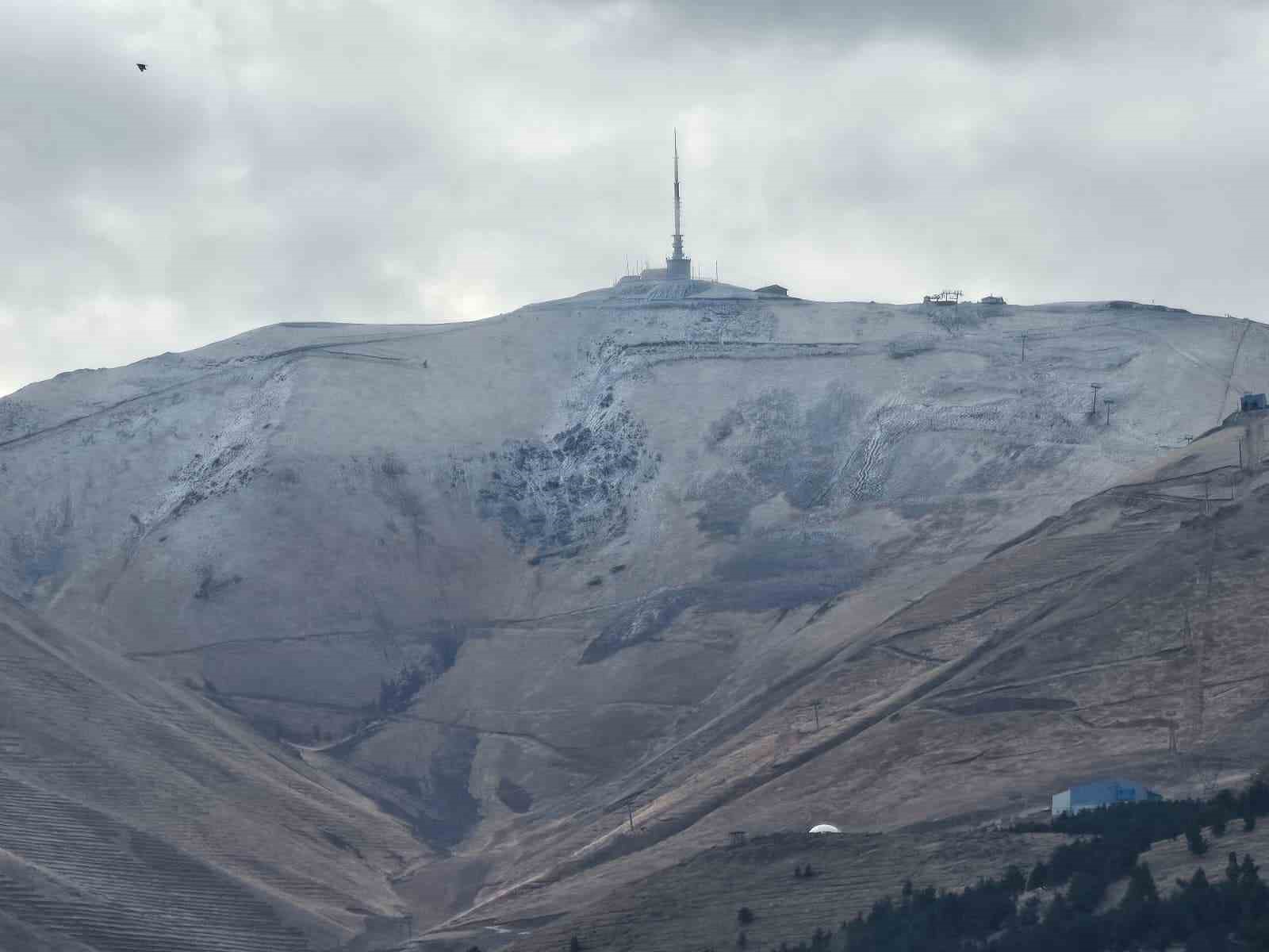 Palandöken bir kez daha beyaza büründü