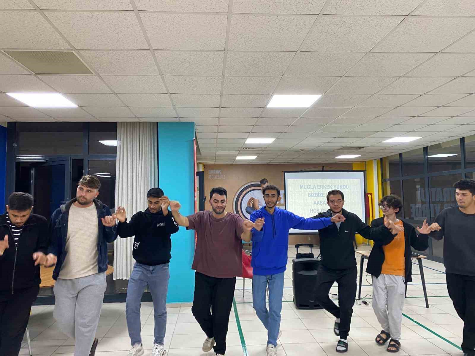 Muğla erkek öğrenci yurdunda "Biz Bize Moral Gecesi" ile akademik stres atıldı