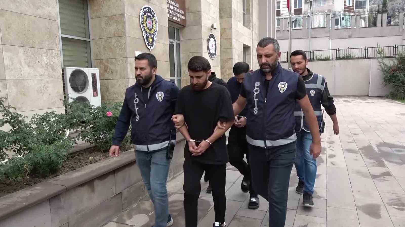 Şantajcı sahte avukatlar polise yakalandı: 11 vatandaş 832 bin TL dolandırıldı

