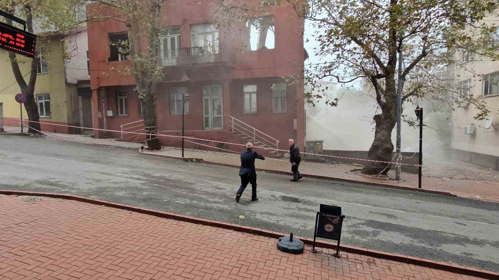 Kontrollü yıkım gerilim filmine döndü, yaşananlar pes dedirtti
