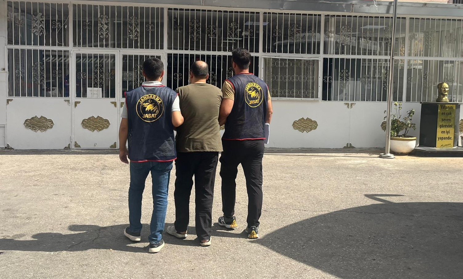 JASAT, firari FETÖ üyesini akraba ziyareti yaparken yakaladı