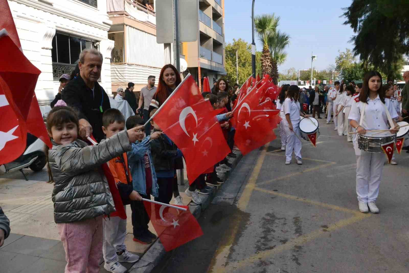 Atat&uuml;rk&rsquo;&uuml;n Manisa&rsquo;ya gelişinin 100. yıl d&ouml;n&uuml;m&uuml; coşkuyla kutlandı
