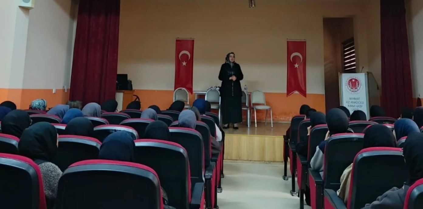 Bayburt’ta lise öğrencilerine yönelik ‘Peygamberimiz ve Aile Ahlakı’ konulu konferans düzenlendi