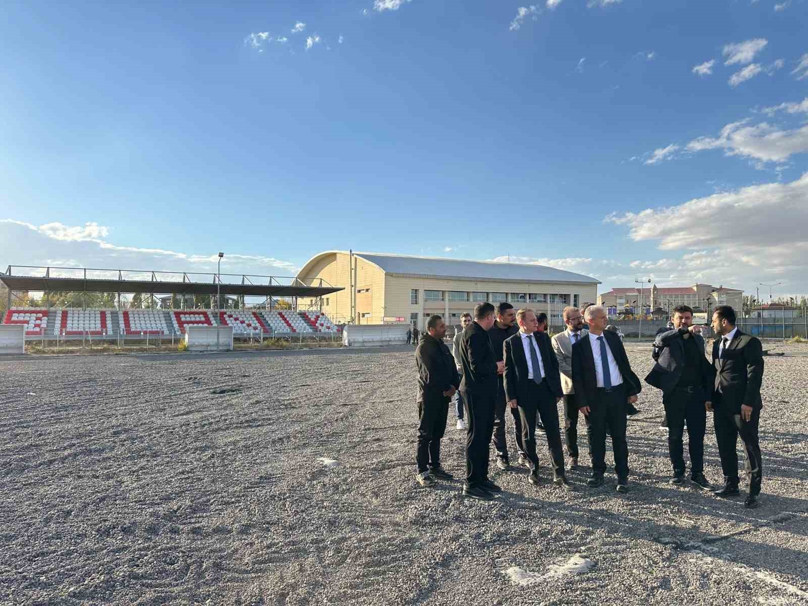Bulanık’ta stadyum yenileniyor
