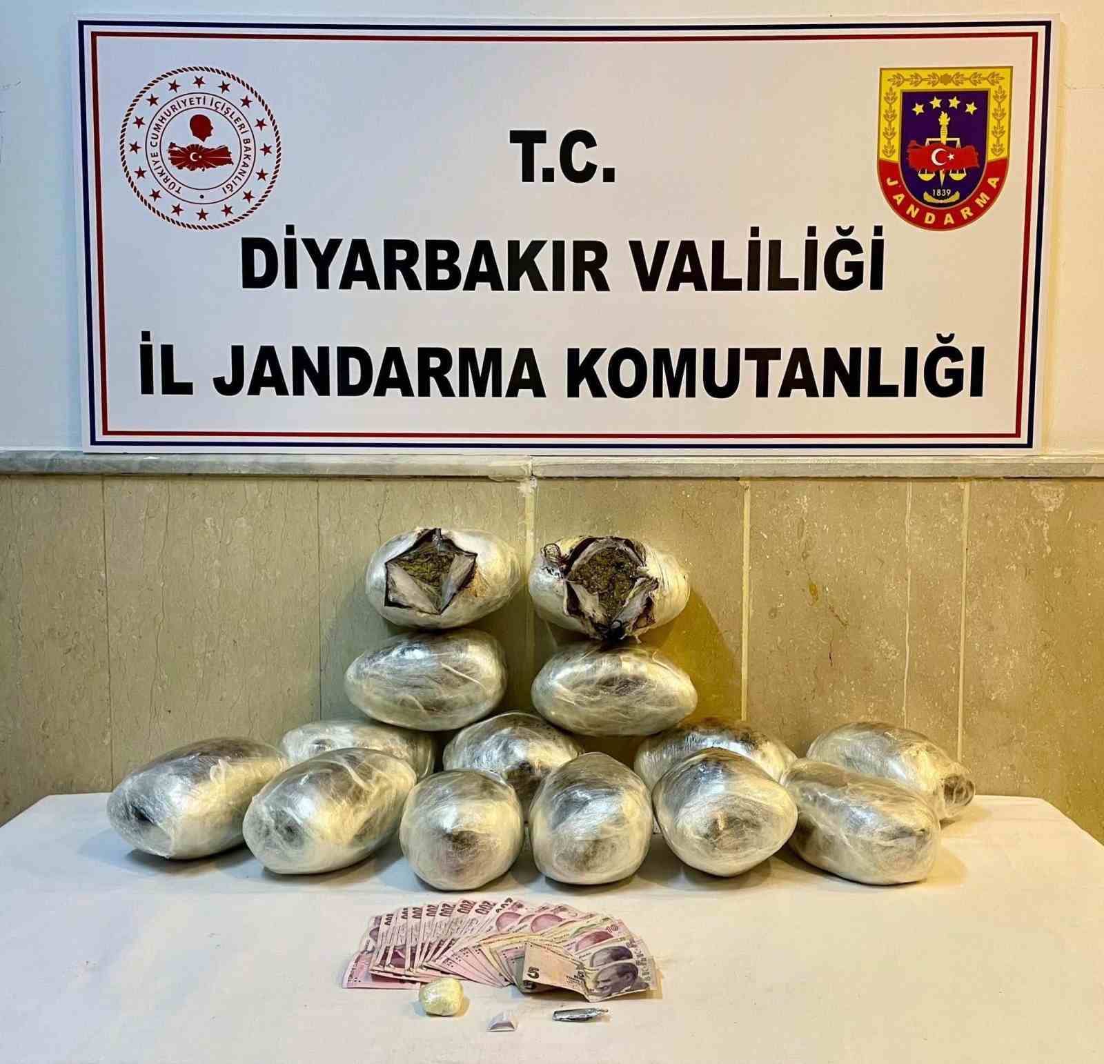 Diyarbakır’da 92 kilo esrar ve 11 kilo skunk ele geçirildi