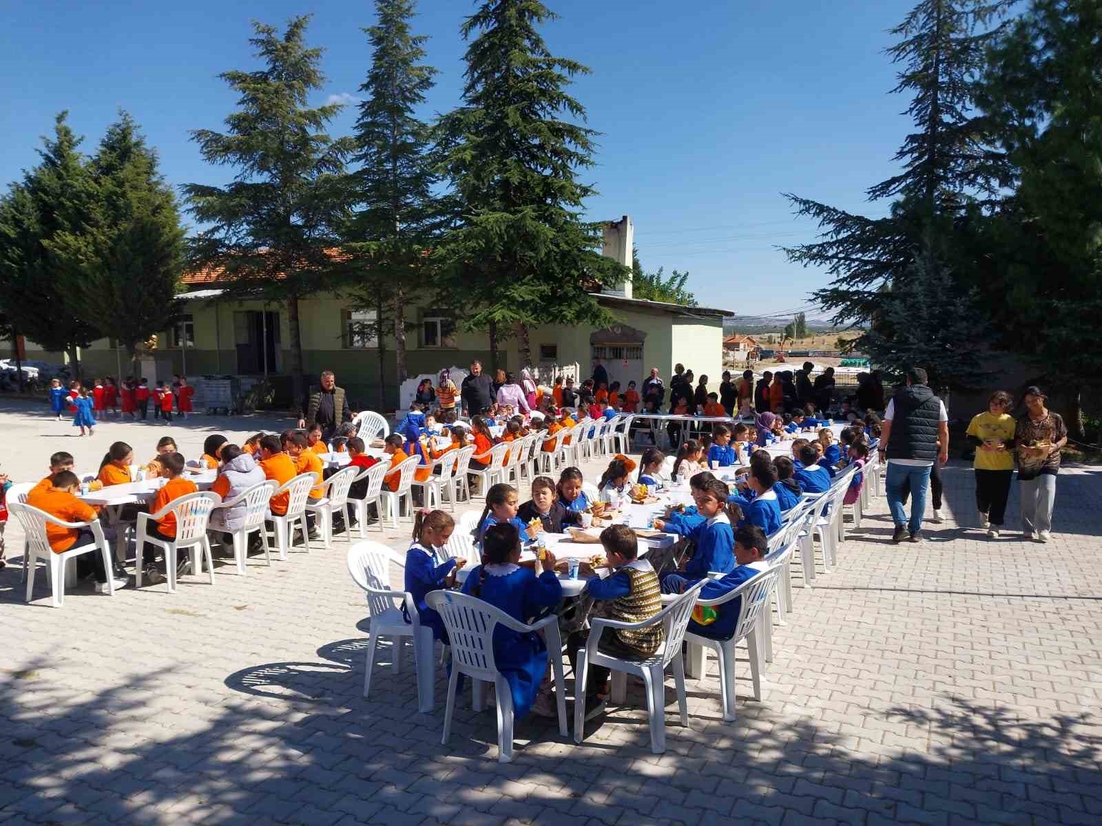 &Ouml;ğretmenlerden &ouml;ğrencileri mutlu eden etkinlik
