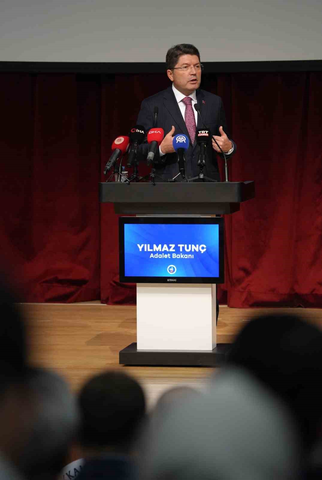 Adalet Bakanı Tun&ccedil;: "Ateşkes anlaşmasına T&uuml;rkiye b&uuml;y&uuml;k katkı sağladı"
