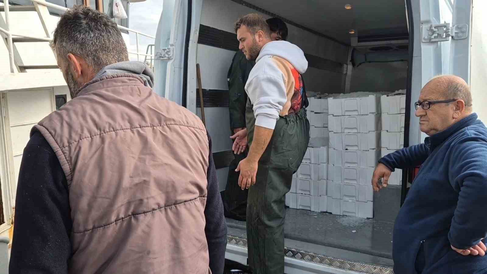 Kasa kasa balıkla döndüler:Tekirdağlı balıkçıların yüzü gülüyor
