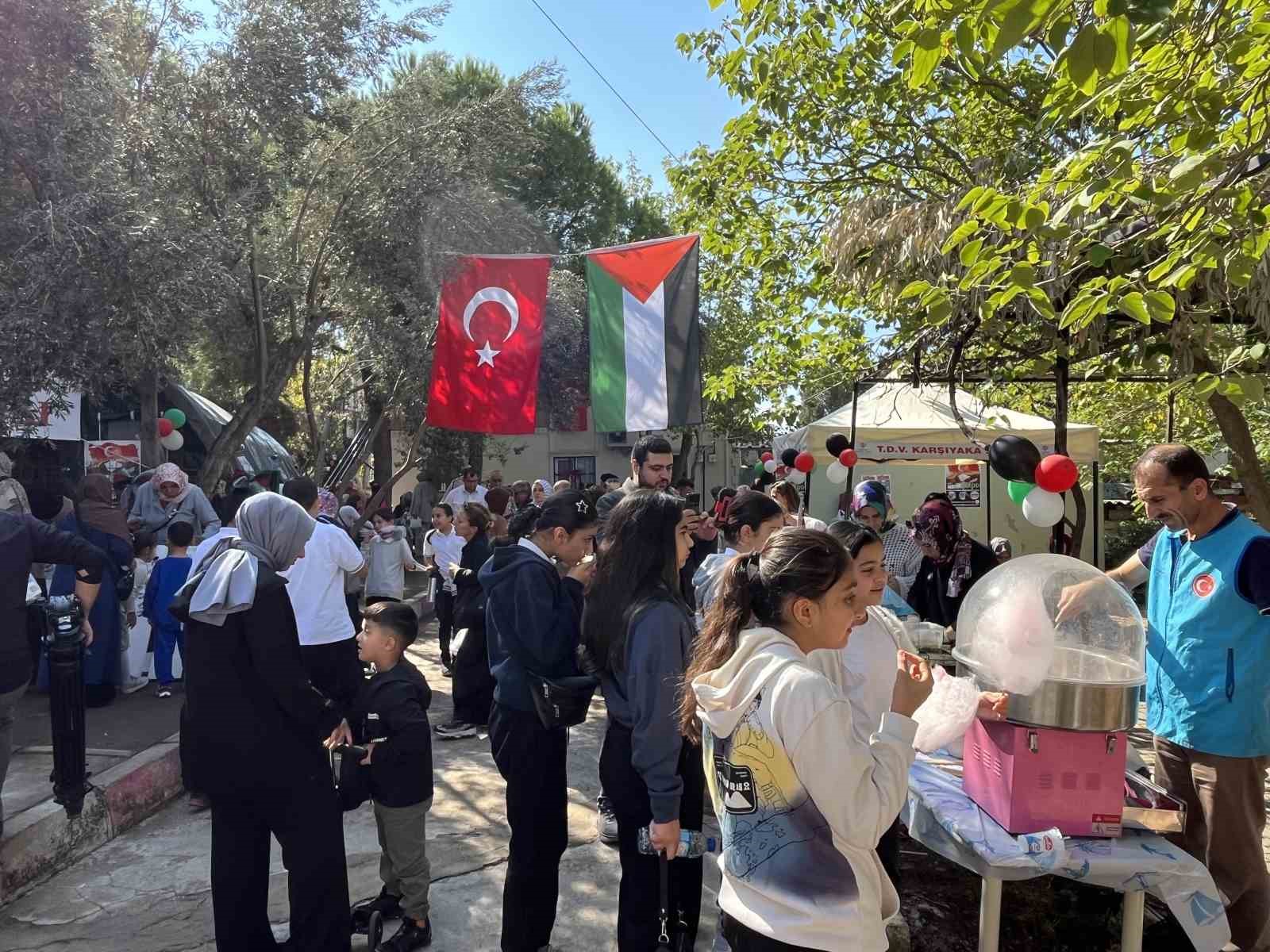 Gazze için İzmir’de "Hayır çarşısı" kuruldu