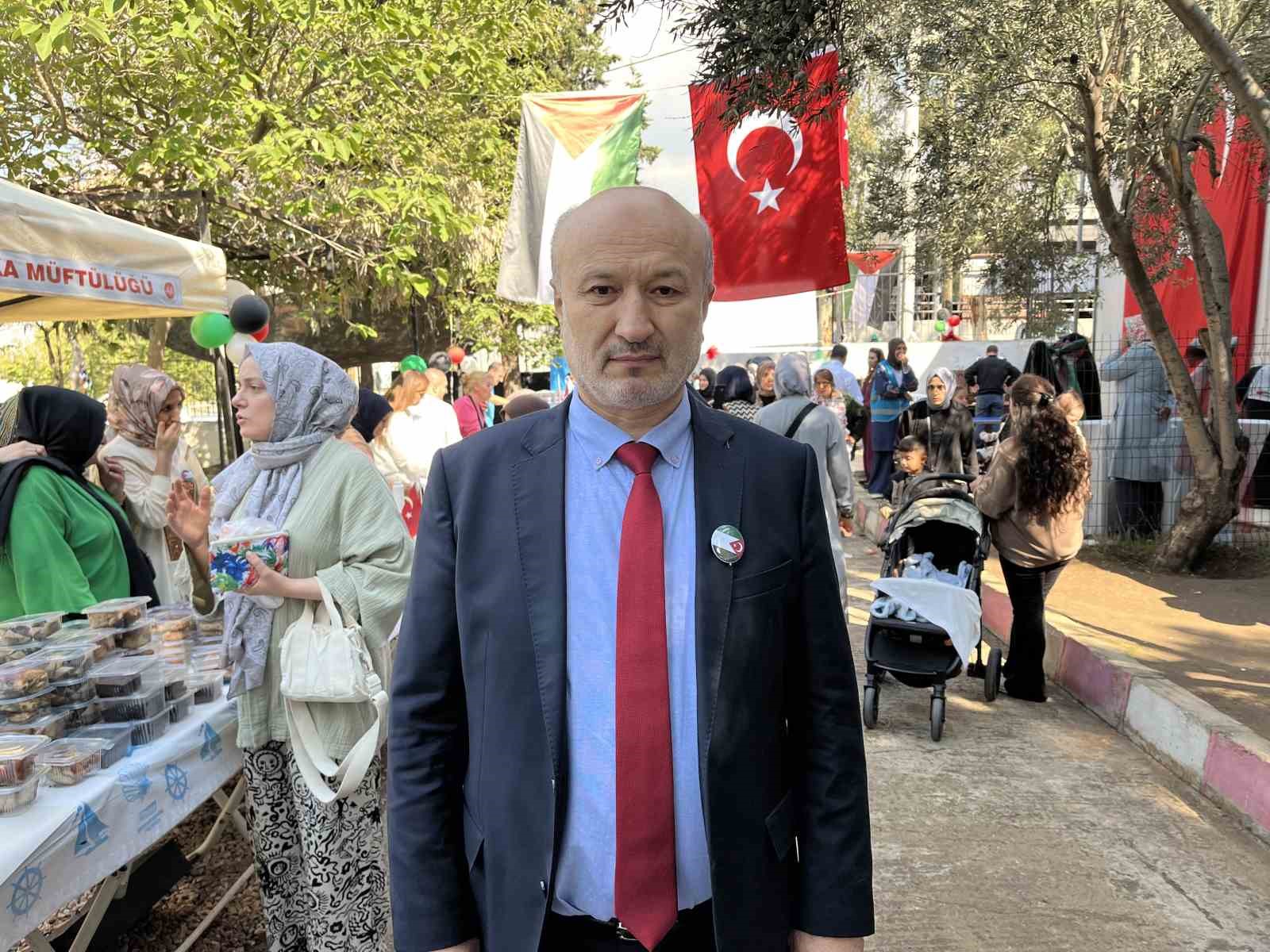 Gazze i&ccedil;in İzmir&rsquo;de "Hayır &ccedil;arşısı" kuruldu
