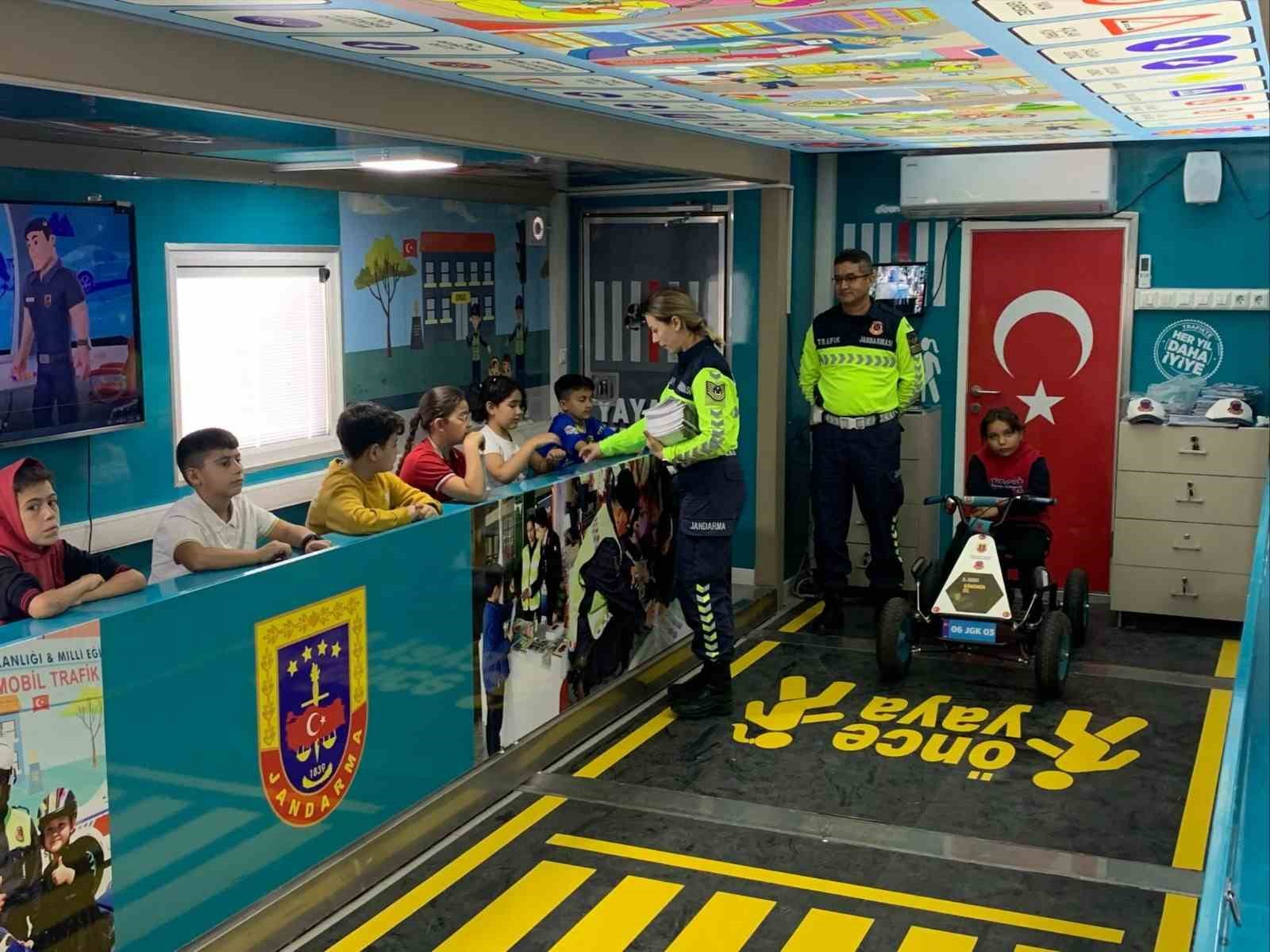 Niğde’de trafik güvenliği eğitimleri sürüyor