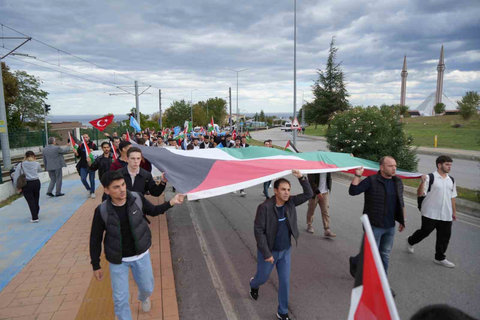 Üniversite öğrencileri Filistin için yürüdü: "Gerçek güç, vicdanda ve bilimde saklıdır"