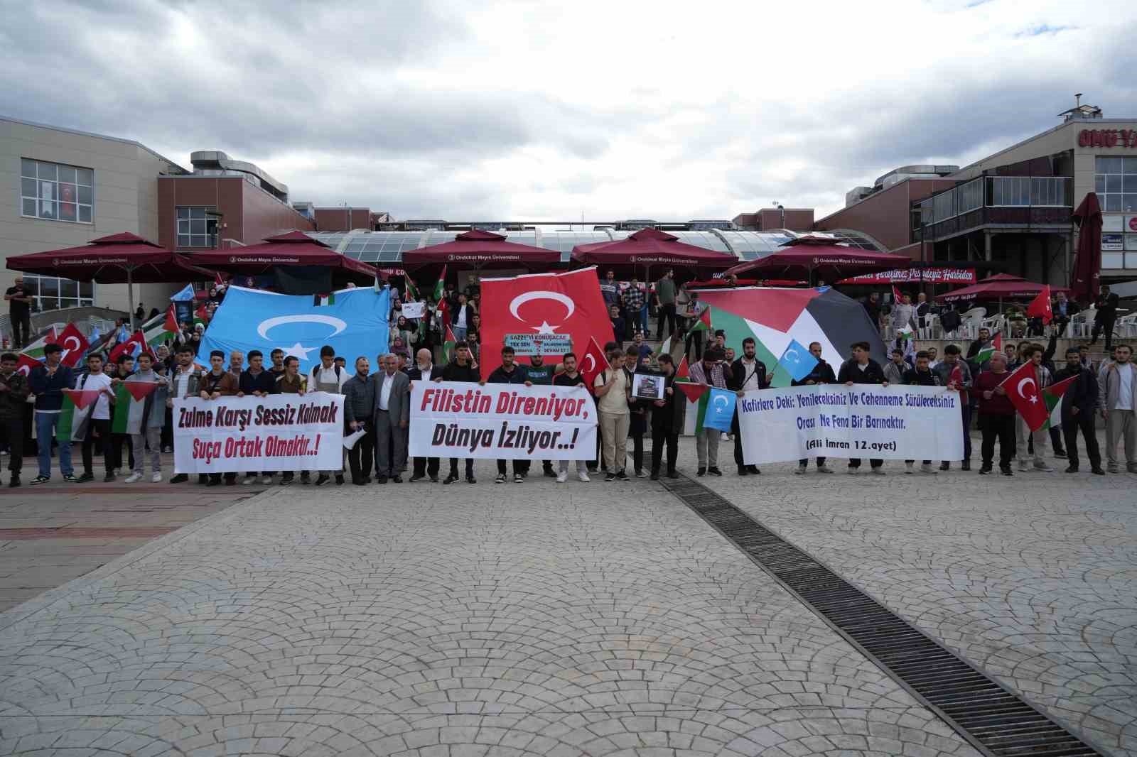 &Uuml;niversite &ouml;ğrencileri Filistin i&ccedil;in y&uuml;r&uuml;d&uuml;: "Ger&ccedil;ek g&uuml;&ccedil;, vicdanda ve bilimde saklıdır"
