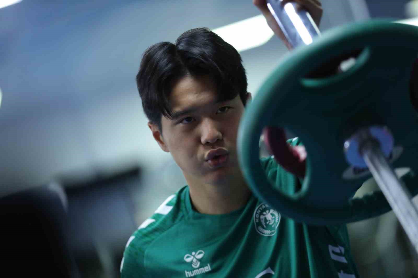 Konyaspor, salonda &ccedil;alıştı
