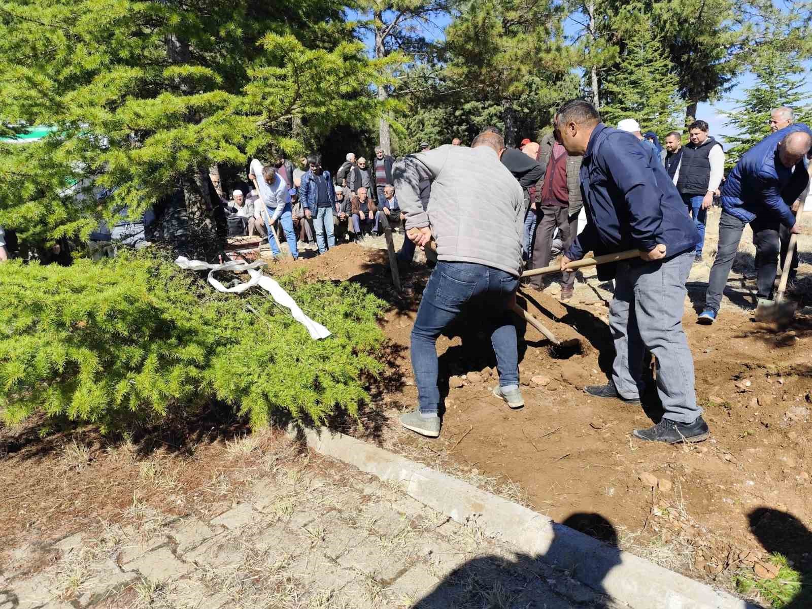 Sobadan zehirlenen anne ve kızı son yolculuklarına uğurlandı
