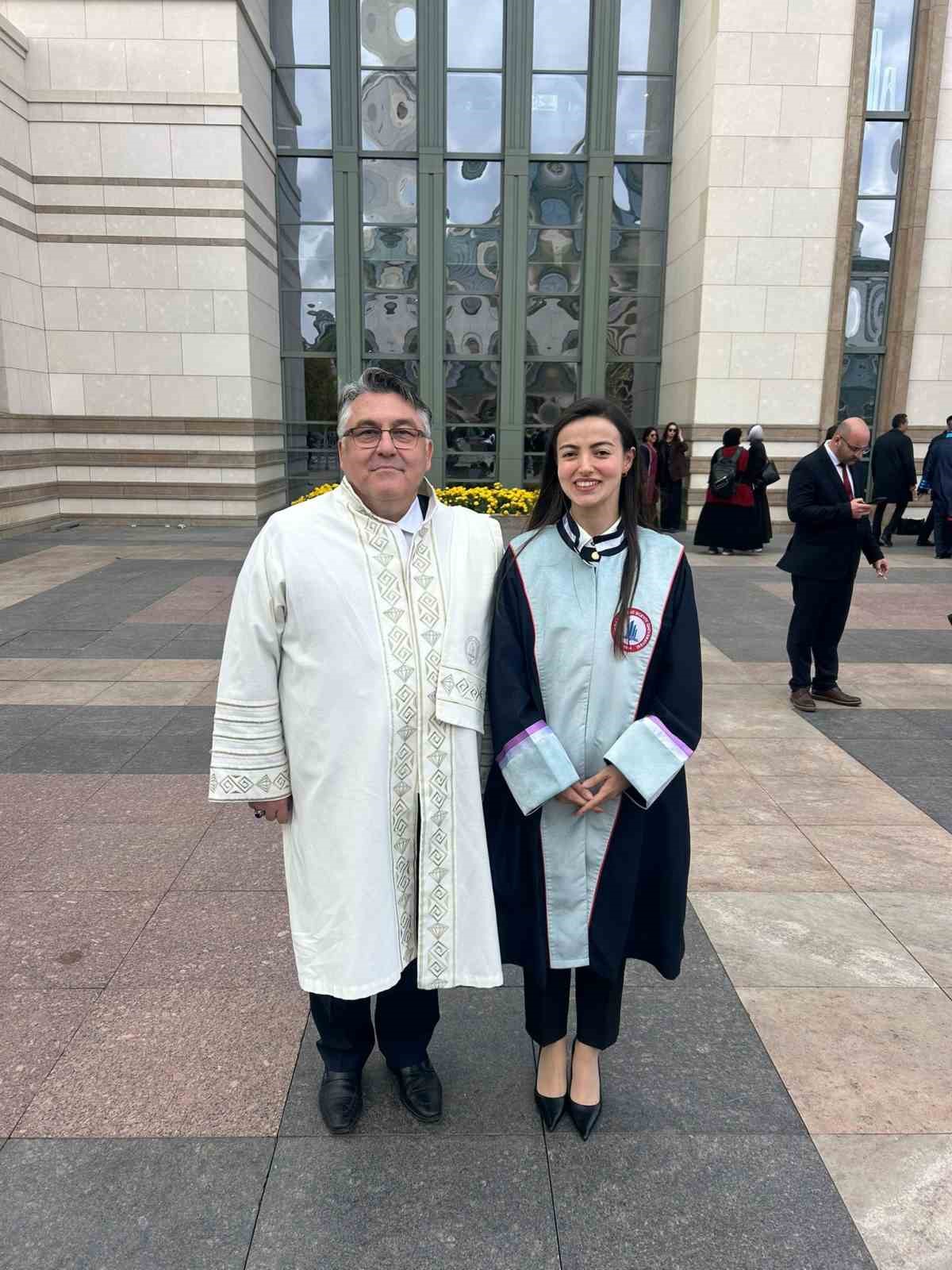 Rekt&ouml;r &Ouml;z&ouml;l&ccedil;er Cumhurbaşkanlığı K&uuml;lliyesinde ger&ccedil;ekleşen 2025-2026 Akademik Yılı a&ccedil;ılış t&ouml;renine katıldı
